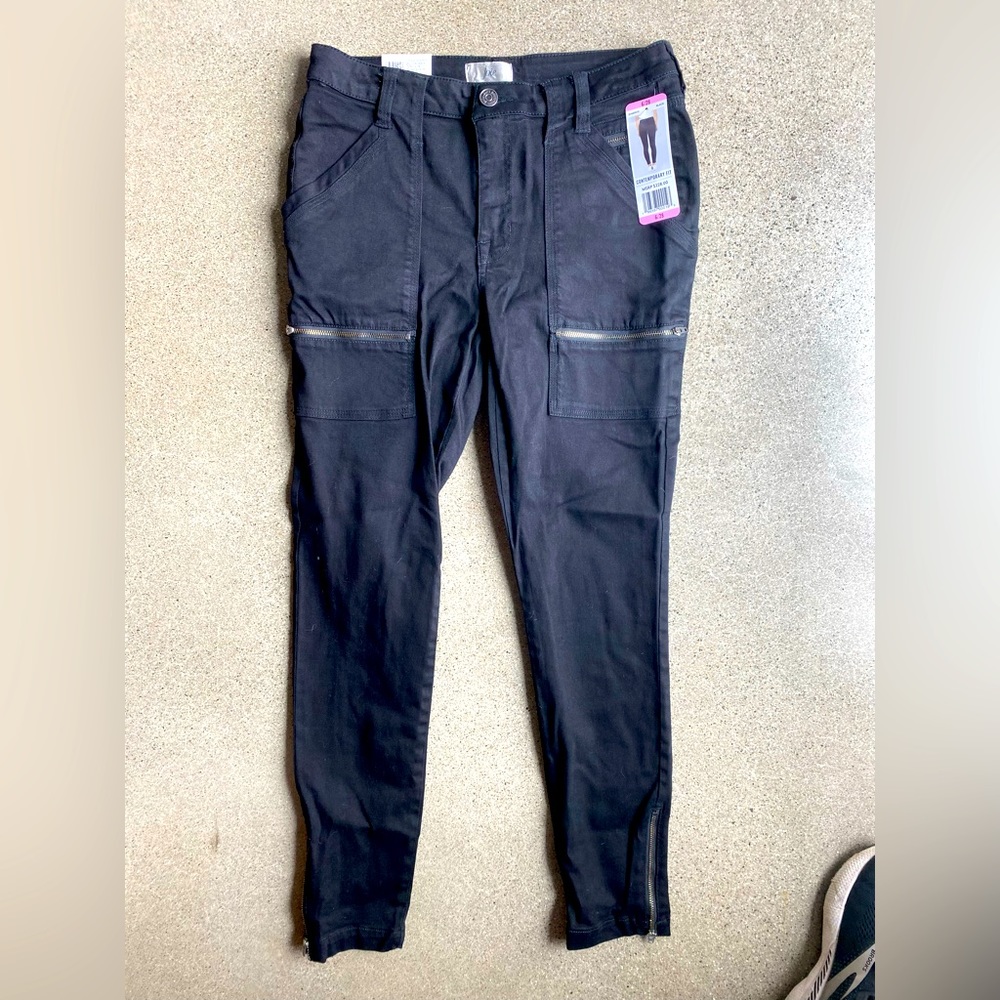 JOIE Contemporary Fit pants - NWT - cargo with zip ankle. Size 6/28.